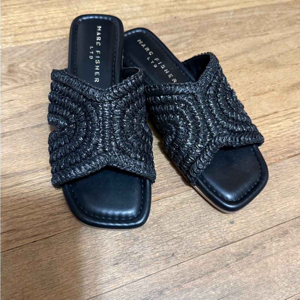 Marc Fisher LTD
Narda Sqaure Toe Flat Sandals